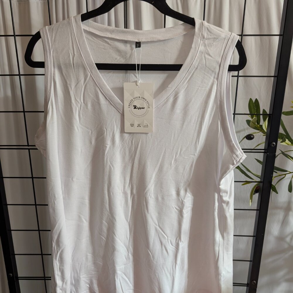 Riyiper Women's V Neck Tank Top - White- XL NWT
